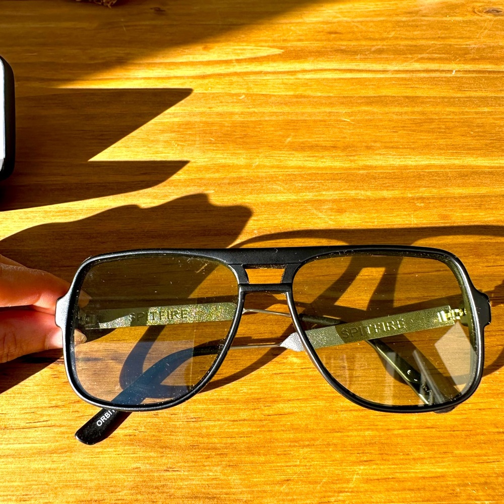 Chic aviator sunglasses